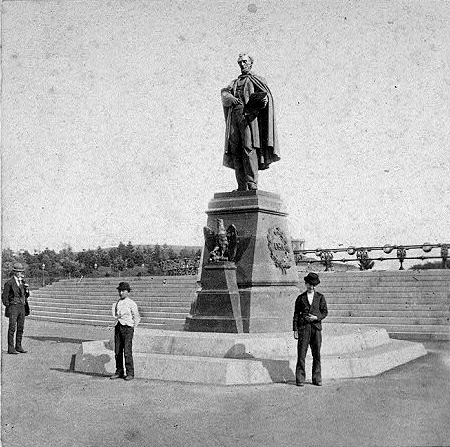 File:HK Brown Statue Abraham Lincoln.png