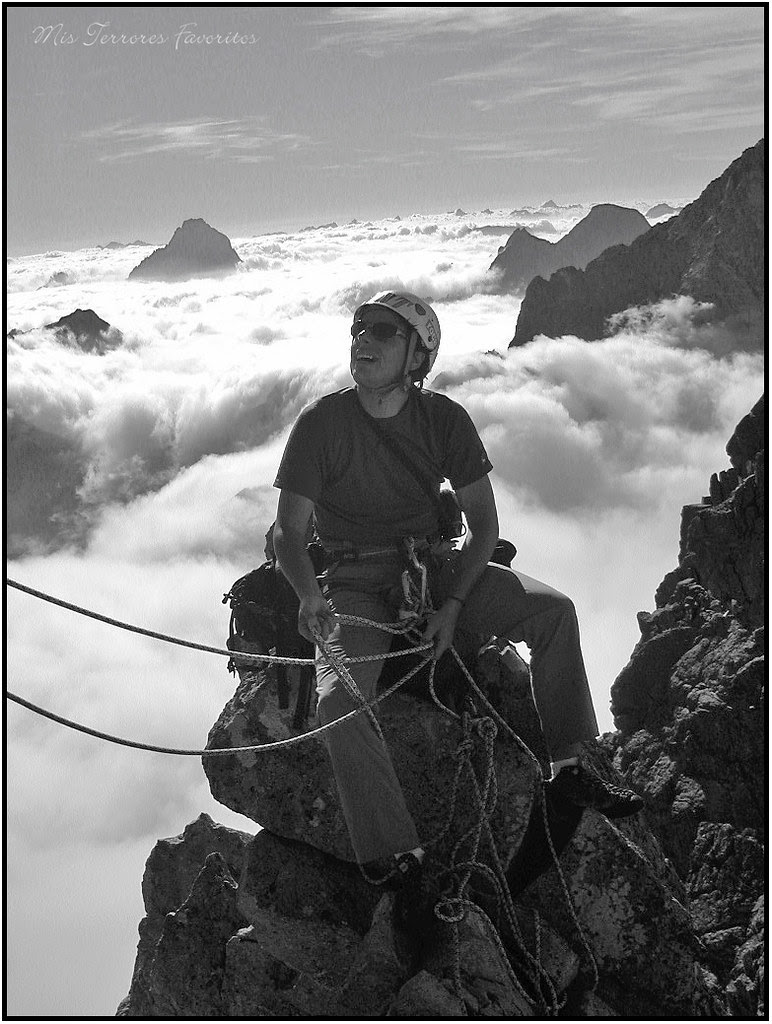 ESCALADA DE LA ARISTA NOROCCIDENTAL AL BALAITUS - REUNIÓN SOBRE MAR DE NUBES