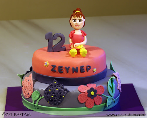 Zeynep'in Çiçekli Pastası