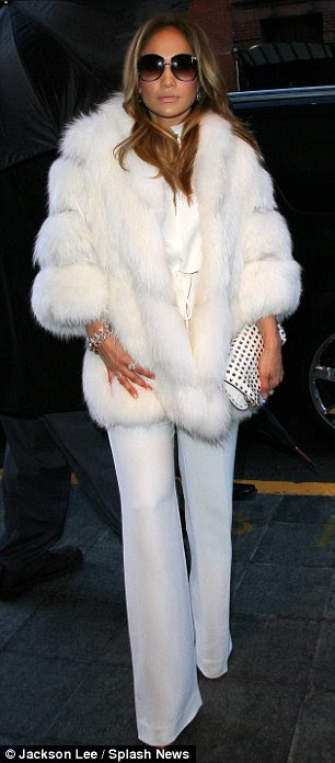 http://i.dailymail.co.uk/i/pix/2012/01/31/article-2093905-1186770B000005DC-114_306x696.jpg