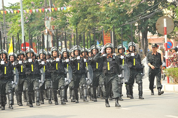 
Các chiến sĩ thuộc lực lượng cảnh sát cơ động.
