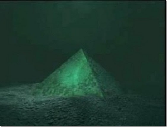 Resultado de imagem para Mistério! Descobertas pirâmides gigantes no triângulo das bermudas a dois mil metros! Como elas foram parar lá? fotos