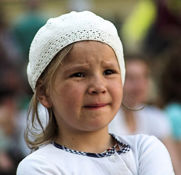 http://upload.wikimedia.org/wikipedia/commons/thumb/8/82/Worried_little_girl.jpg/622px-Worried_little_girl.jpg