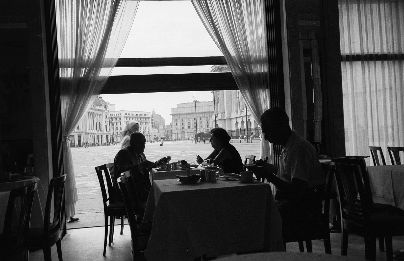 1956 restaurant athenee palace 02