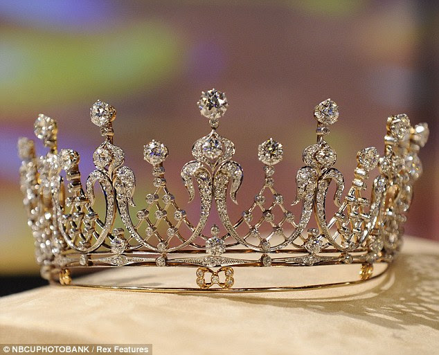 Esperado para buscar £ 60.000: Um antigo tiara de diamantes, um presente de Mike Todd