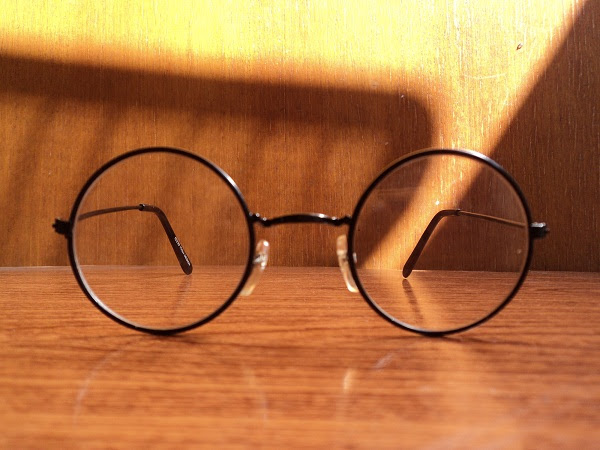 Kacamata Gaya Lensa Bening