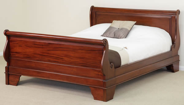 Sleigh Kingsize Bed with High Footboard