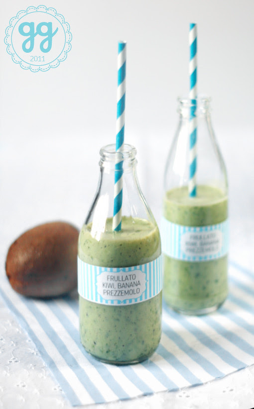 frullato di banana, kiwi e prezzemolo