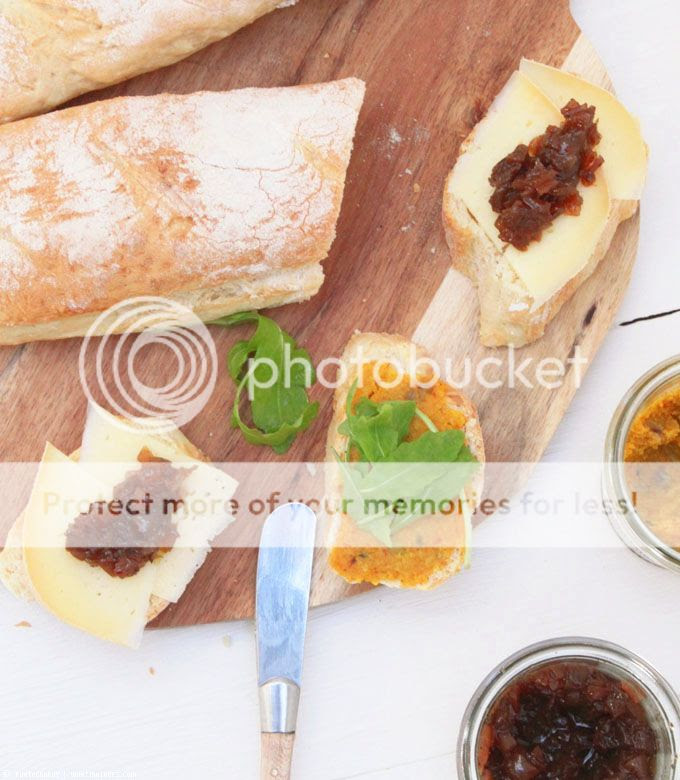 Knuspriges Baguette mit Lieblingsaufstrich | whatinaloves.com