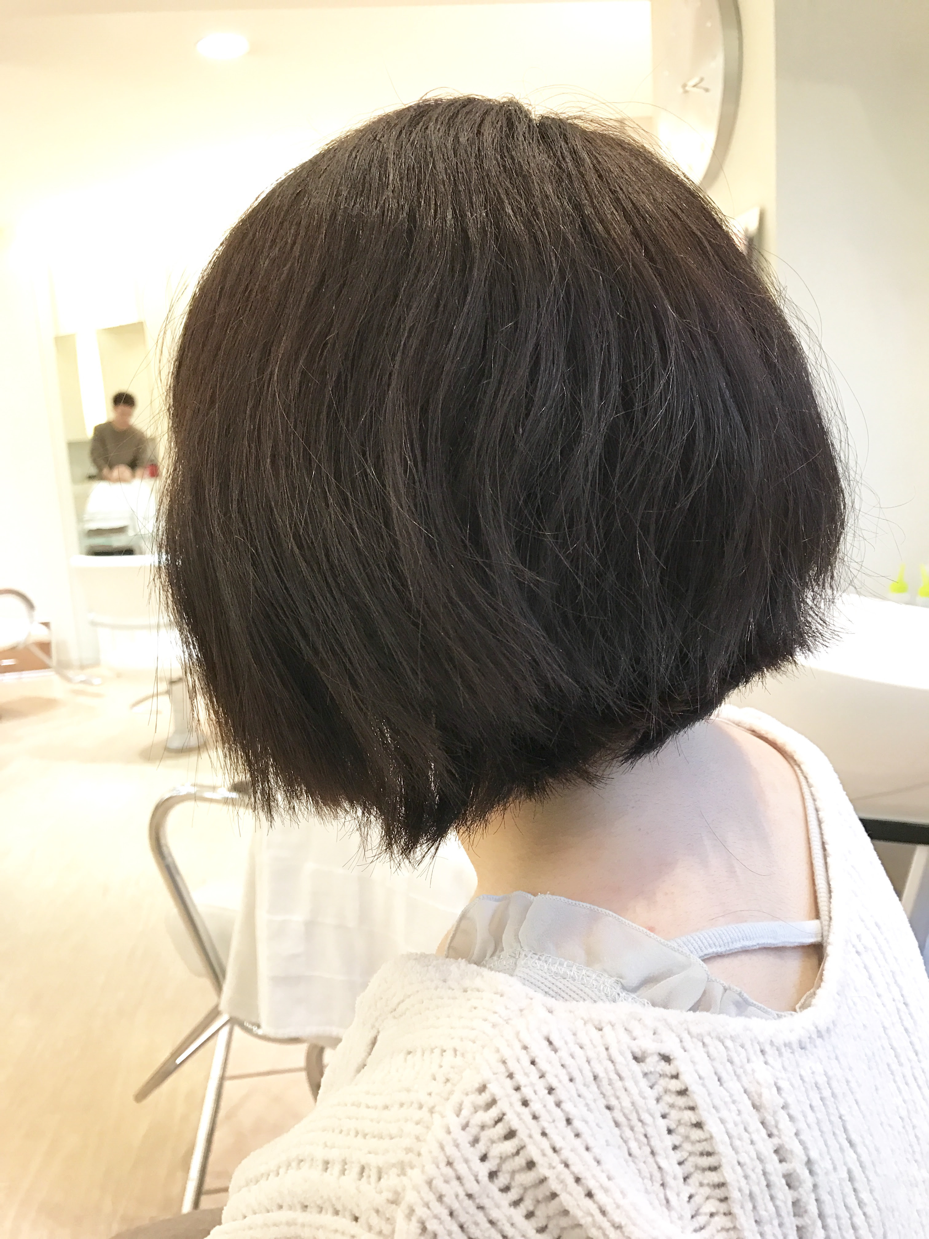 髪型 新鮮な襟足 くせ毛 ショート