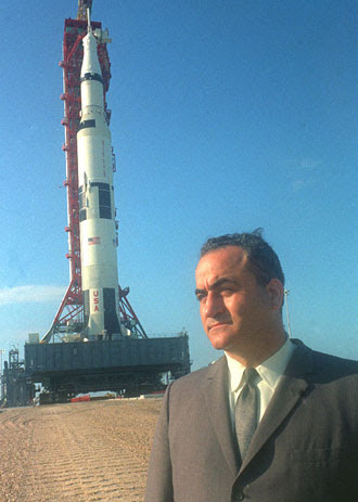 Mar31-1926-notactualdate_Rocco_Petrone_and_SaturnV