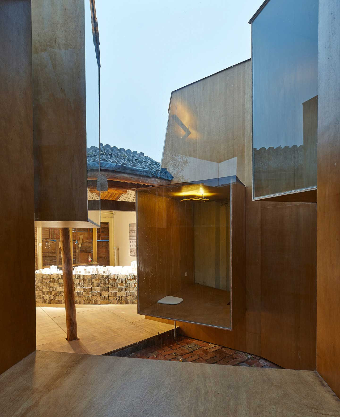 Micro-Housing: Hutong Experiments by Standardarchitecture. Photo by Su Shengliang | Yellowtrace