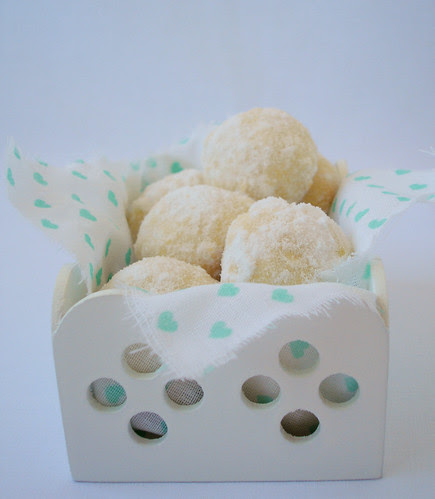 Coconut balls / Bolinhas de coco