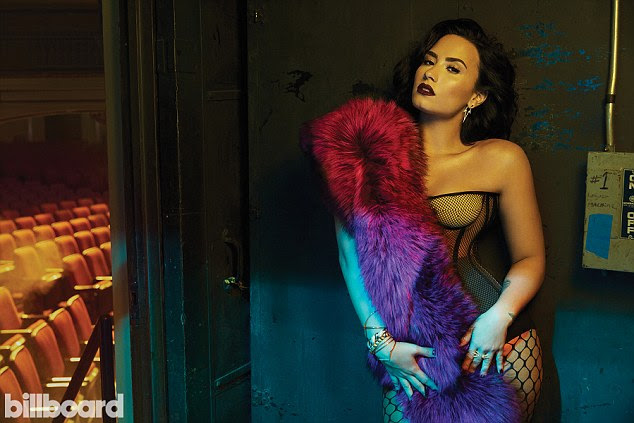 Diabo em seu ombro! Demi Lovato revelou que ela encoured pal Nick Jonas para ser único, mesmo quando ele estava em um relacionamento com Olivia Culpo dizendo 'Você poderia f ** k alguém que você quer para a direita agora, para se divertir e fazer isso'