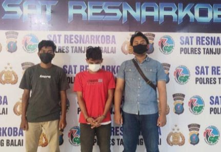 Pria di Tanjung Balai Ini Buang Tisu saat Didatangi Polisi, Ternyata Isinya Sabu