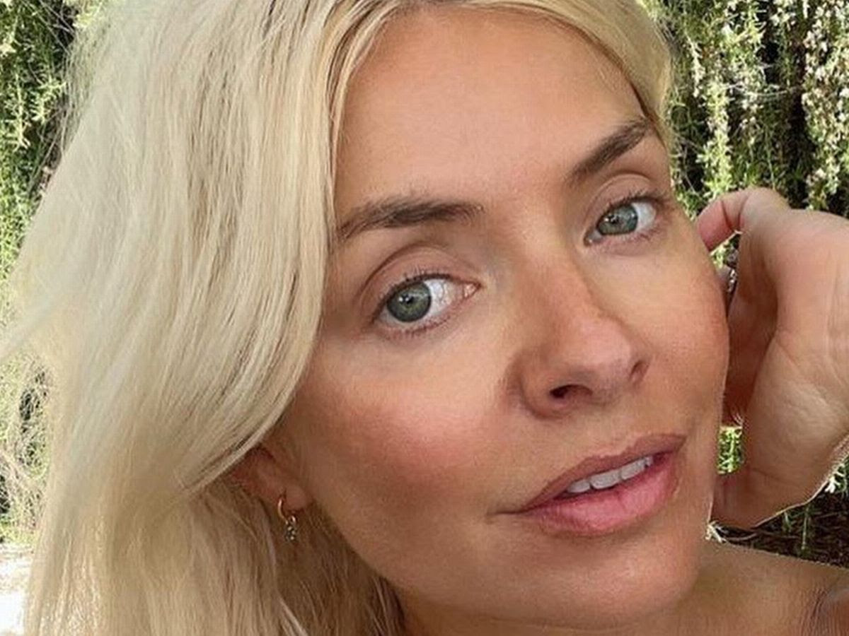 Make-up free Holly Willoughby stuns as she soaks up the sun in strapless gingham bikini