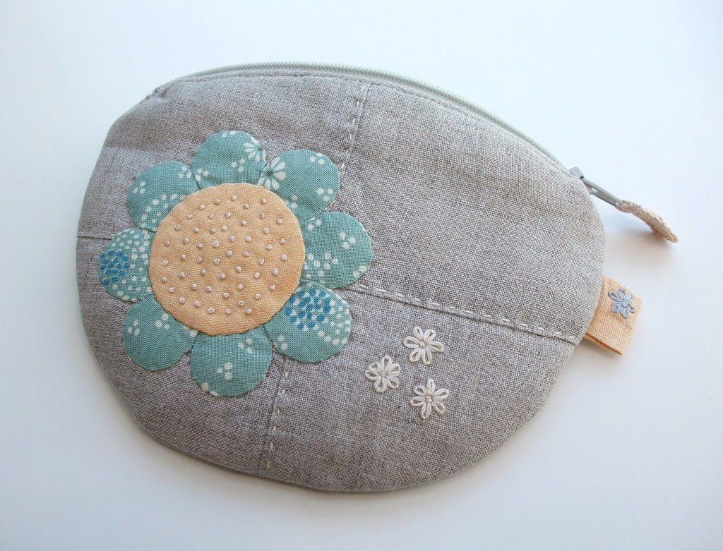 Applique coin purse from the front
