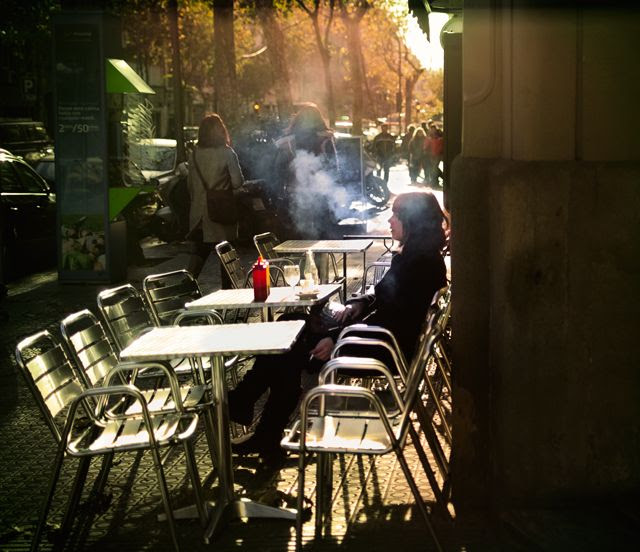 Girl Smoking On The Corner, Passeig de Gracia, Barcelona [enlarge]
