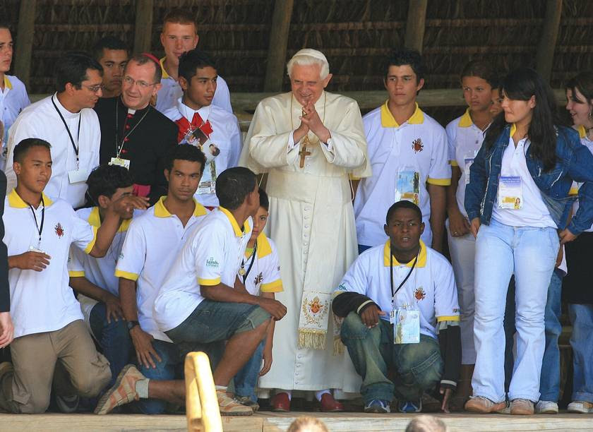 Resultado de imagem para Visita ao Brasil do Papa Bento XVI