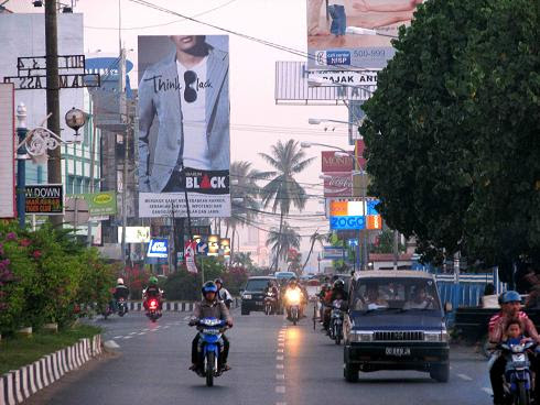 Kota terbesar di Pulau Sulawesi ini berada di pesisir barat daya 10 Kota Paling Aman di Indonesia