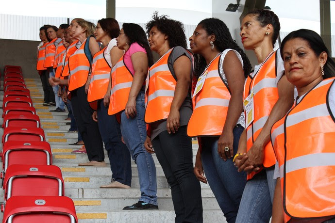 Mães dos membros de torcida organizada no clássico Sport x Náutico (Foto: Aldo Carneiro/Pernambuco Press) Mães dos membros de torcida organizada no clássico Sport x Náutico (Foto: Aldo Carneiro/Pernambuco Press)