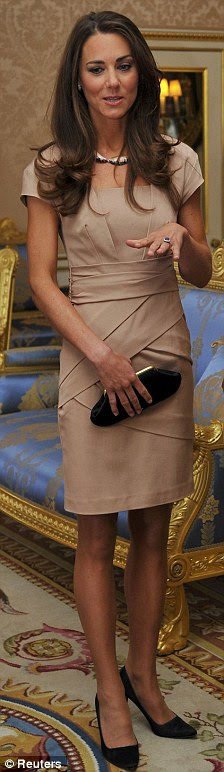 http://i.dailymail.co.uk/i/pix/2012/01/17/article-0-0C3DD1B400000578-714_224x772.jpg