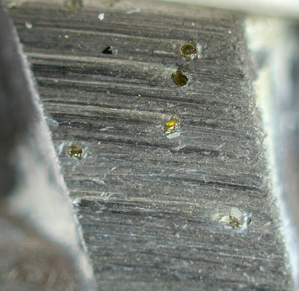 File:Diamond blade very macro.jpg