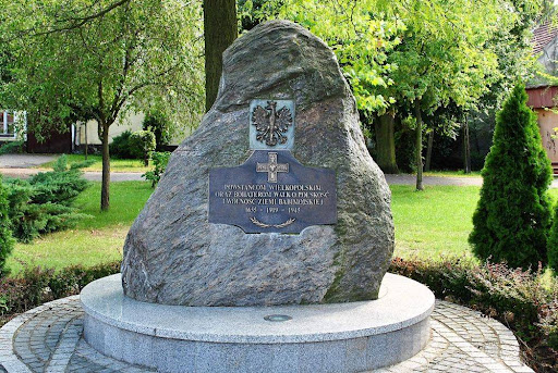 Pomnik Powstańców Wielkopolskich - West is the best