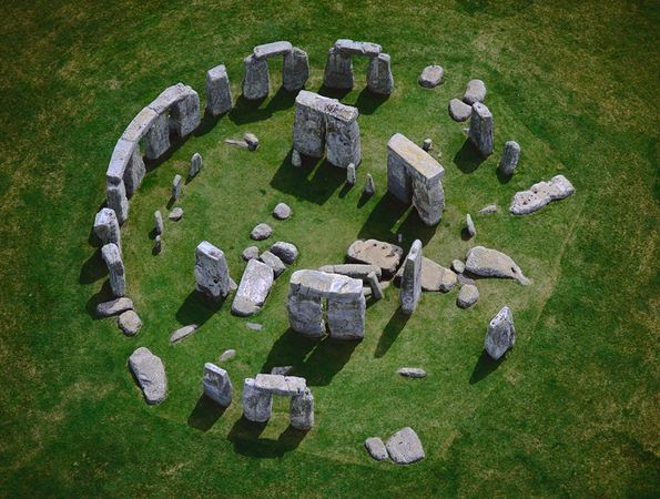 stonehenge-hedge