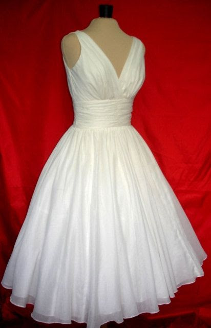 Wedding Dress Collection: The perfect simple but elegant 50s style ...