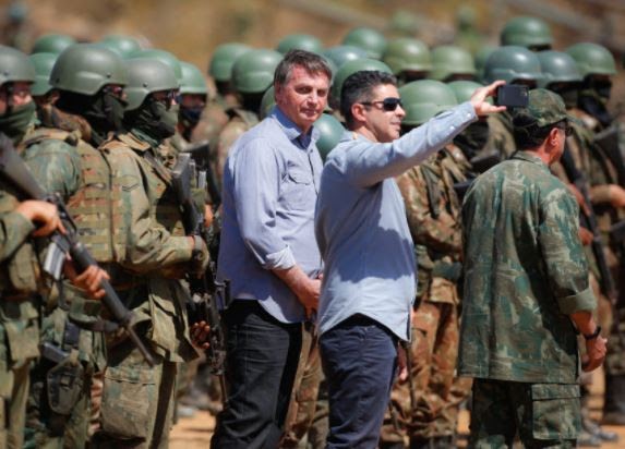 “Jamais seremos motivadores de qualquer ruptura”, diz Bolsonaro em evento com militares