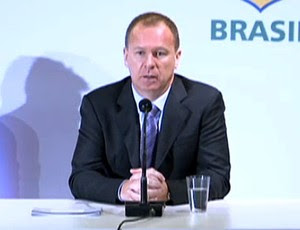 FRAME Mano Menezes no anúncio dos finalistas do Prêmio Craque do Brasileirão (Foto: Reprodução / CBF)