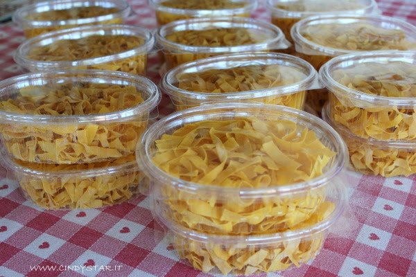tagliatelle pronte per la vendita