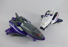 Transformer Astrotrain Classic Henkei - modo trasbordador vs. version Hasbro