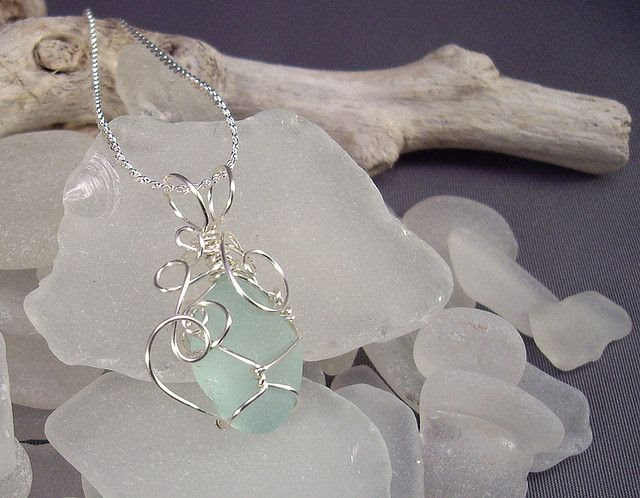 http://www.pinterest.com/pin/58828338856849367/ This is an amazing tutorial and a breath taking result! Beach Glass Pendant by Gayle Bird Designs, #jewelrytutorials #jewelry