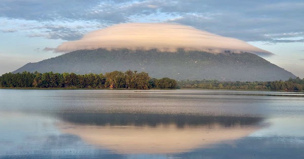 Hiện tượng 'đĩa mây' lan đến núi Chứa Chan