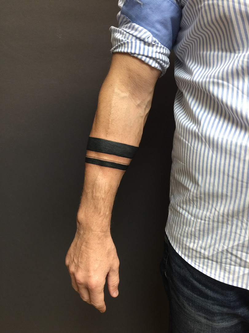 Tattoo Unterarm Schwarze Streifen