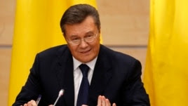 FILE - Presidente fugitivo da Ucrânia Viktor Yanukovych é visto em uma coletiva de imprensa em Rostov-on-Don, Rússia, 28 de fevereiro de 2014