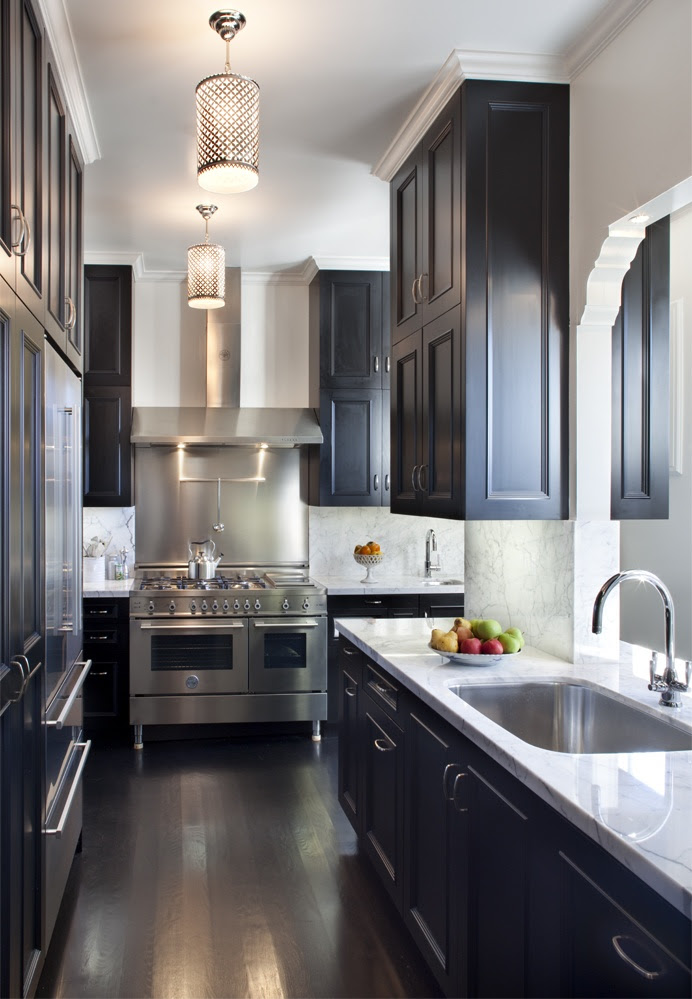 One Color Fits Most: Black Kitchen Cabinets One Color Fits Most: Black Kitchen Cabinets