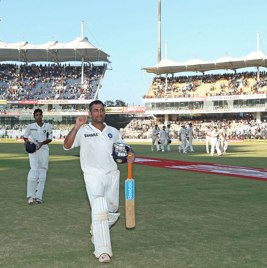 Bhuvneshwar Kumar and MS Dhoni were in a century stand