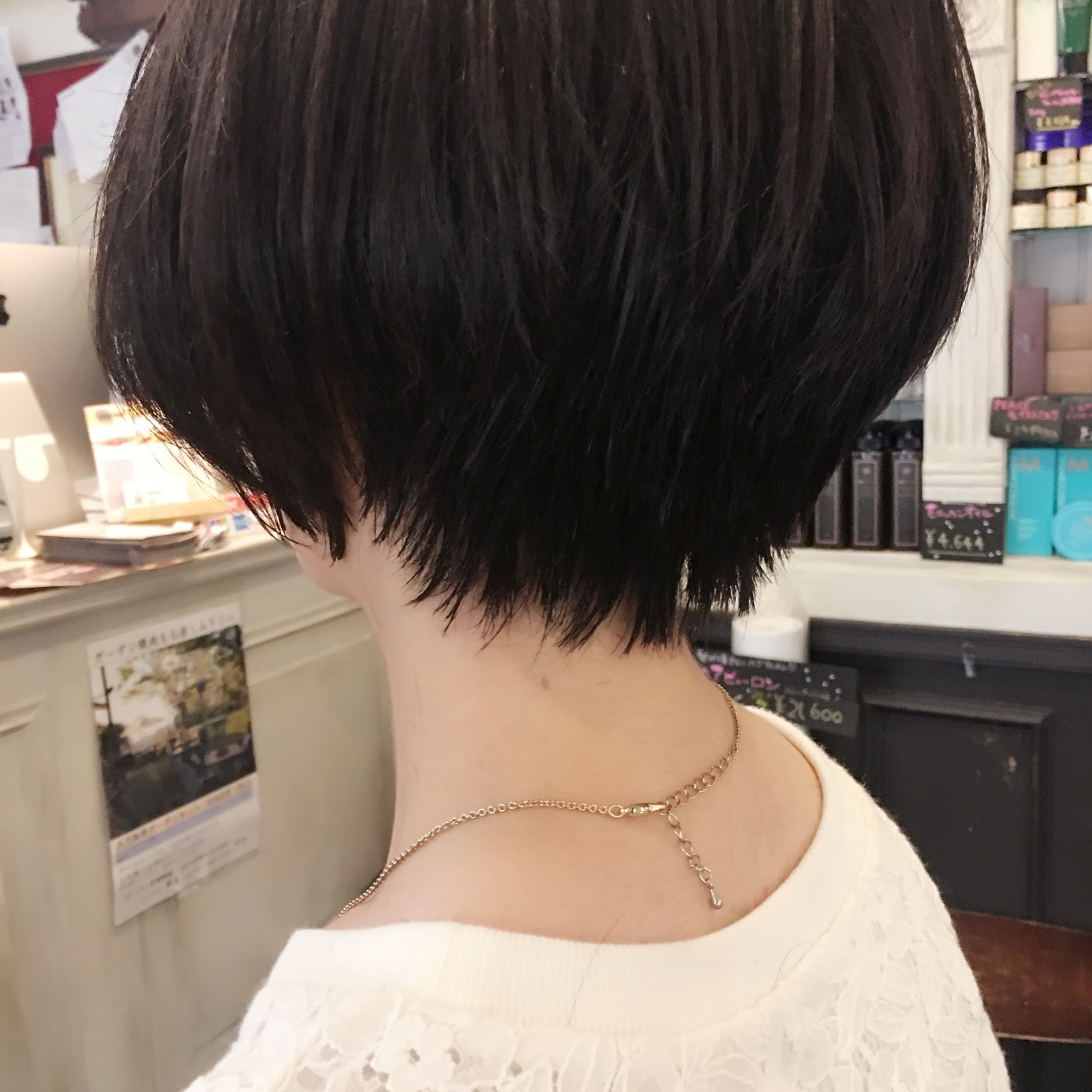 ストレート ショート 襟足 Tura Panhwar