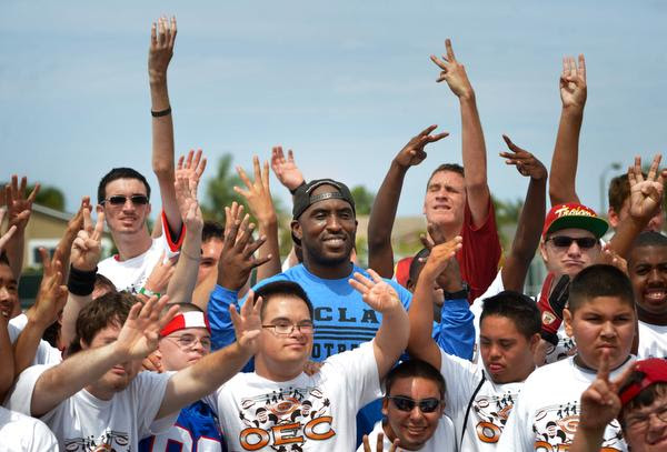 With NFL career over, DeShaun Foster gives back to O.C. kids, UCLA – Orange County Register With NFL career over, DeShaun Foster gives back to O.C. kids, UCLA – Orange County Register