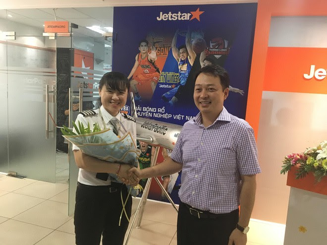 Chân dung nữ cơ trưởng đầu tiên của hãng hàng không giá rẻ, top 10 nữ phi công trẻ nhất Việt Nam - Ảnh 2.