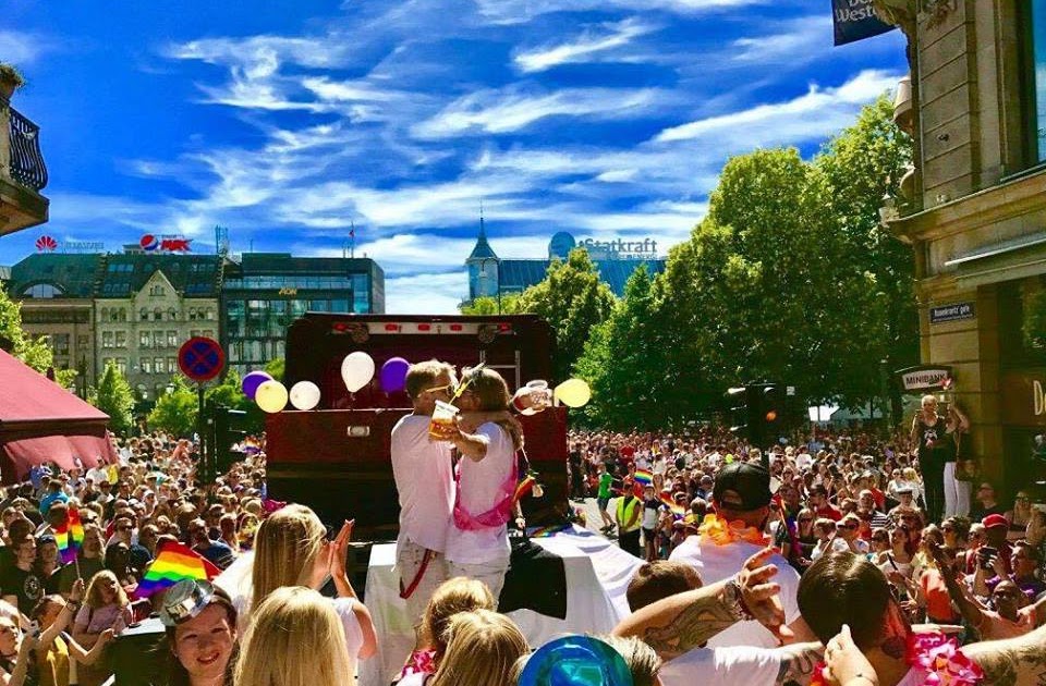 Oslo Pride Festival : Pride Parade In Oslo Norwegen Enorme Kostummenge