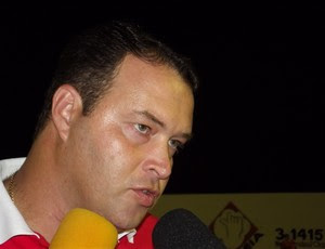Roberto Fernandes, técnico do América-RN (Foto: Tiago Menezes) Roberto Fernandes, técnico do América-RN (Foto: Tiago Menezes)