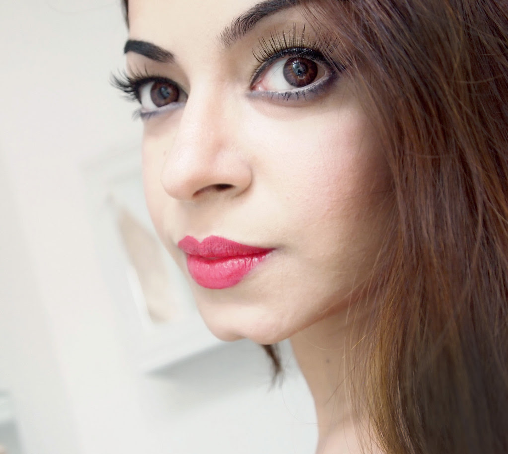 FOTD- Red Lips and Gold Eyes FOTD- Red Lips and Gold Eyes
