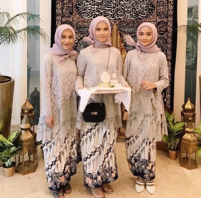 Inspiration Model Baju Seragam Keluarga Untuk Perkawinan, Paling Baru!