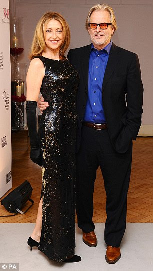http://i.dailymail.co.uk/i/pix/2011/11/14/article-2061546-0ECCB04F00000578-58_306x539.jpg
