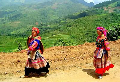 http://i347.photobucket.com/albums/p464/blogspot_images1/Desamuduru/hmong1.jpg