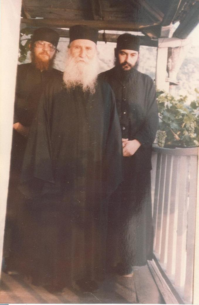 joseph18 Ο Γεροντας με τους δύο ιερομόναχους της Συνοδείας του (το 1985) τον Αθανάσιο (Μητροπ. Λεμεσού) και τον Εφραίμ (Καθηγούμενο της Ι. Μ. Μ. Βατοπαιδίου)